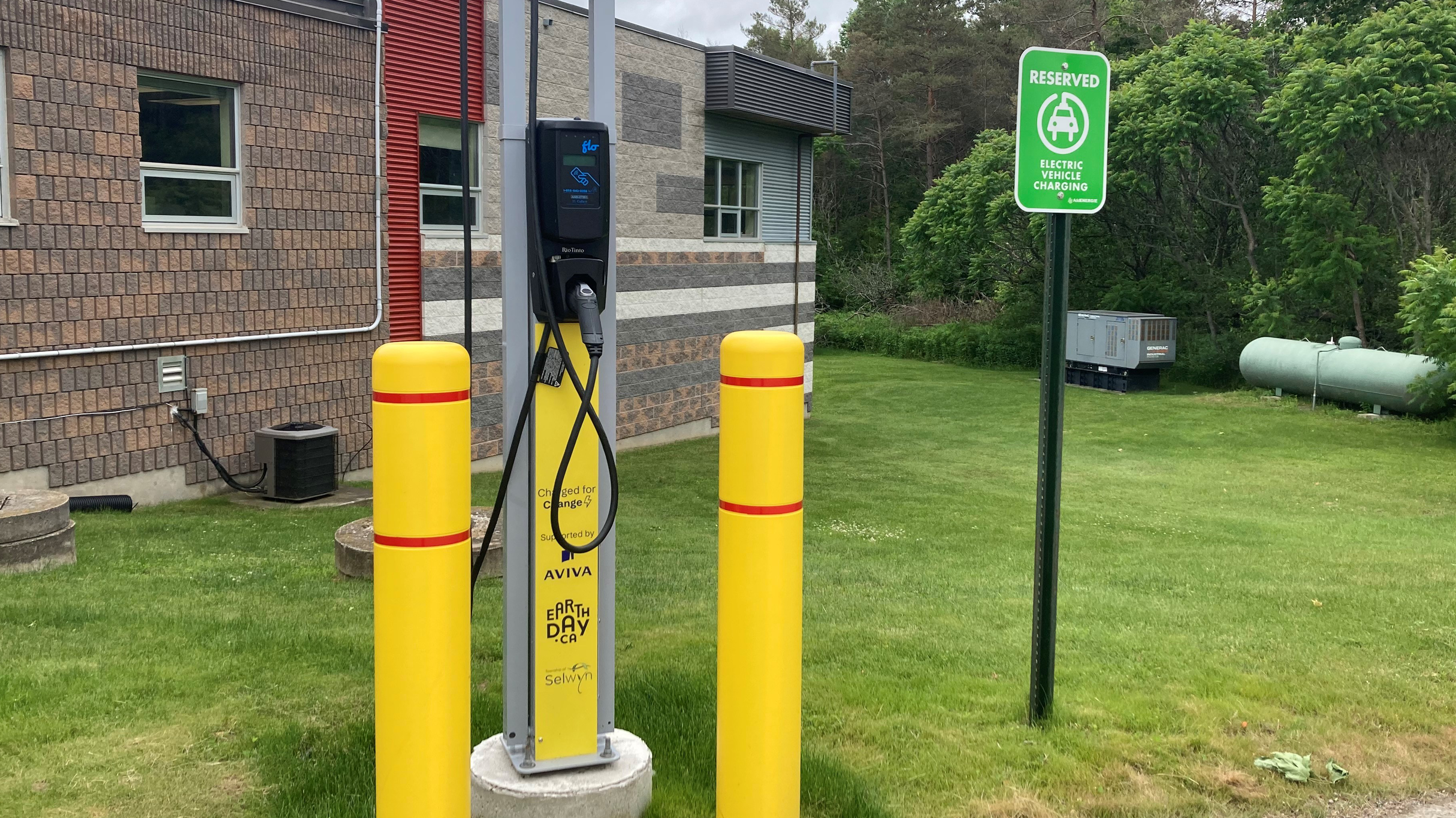  A Charged for Change electric vehicle charging station located in Selwyn, Ontario. Photo courtesy of the Township of Selwyn.